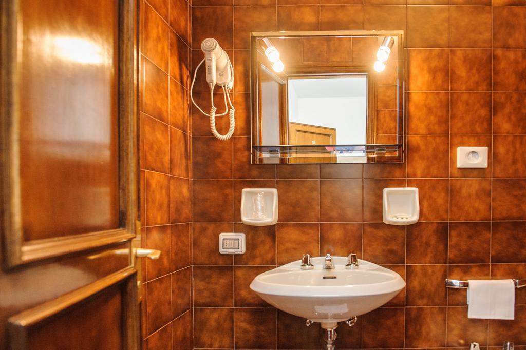 Hotel Pinolo Gubbio Eksteriør bilde