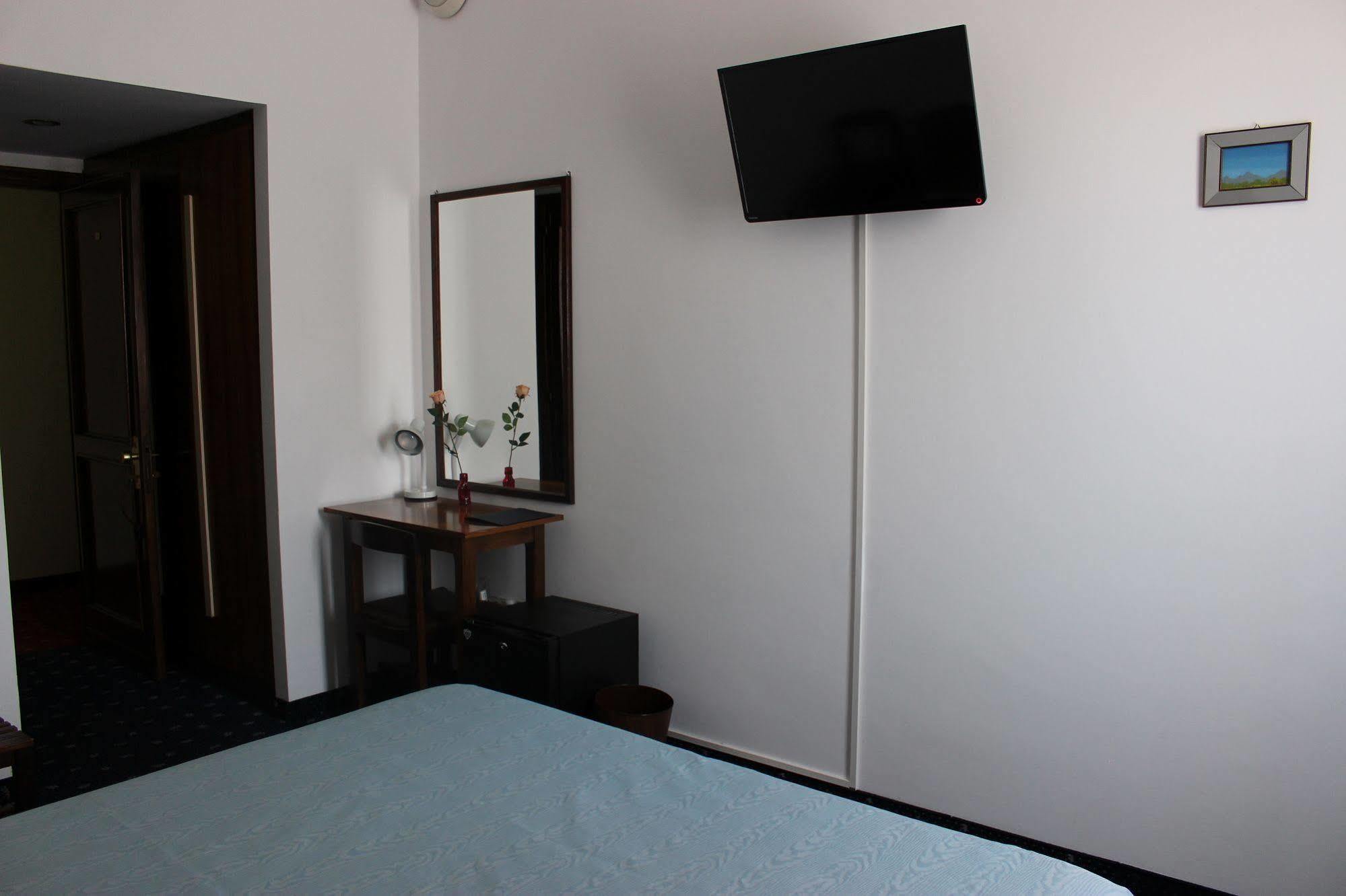 Hotel Pinolo Gubbio Eksteriør bilde