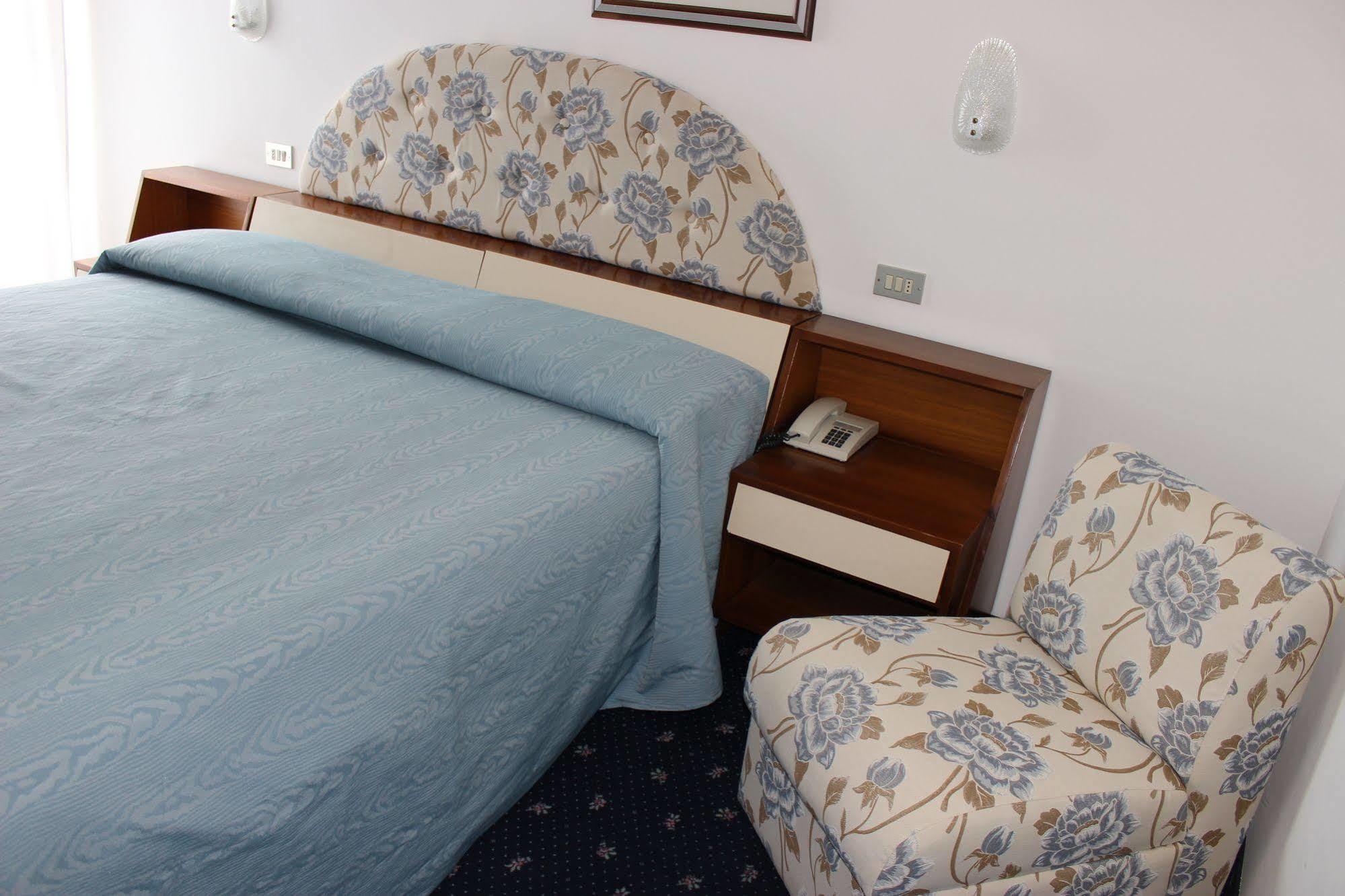 Hotel Pinolo Gubbio Eksteriør bilde