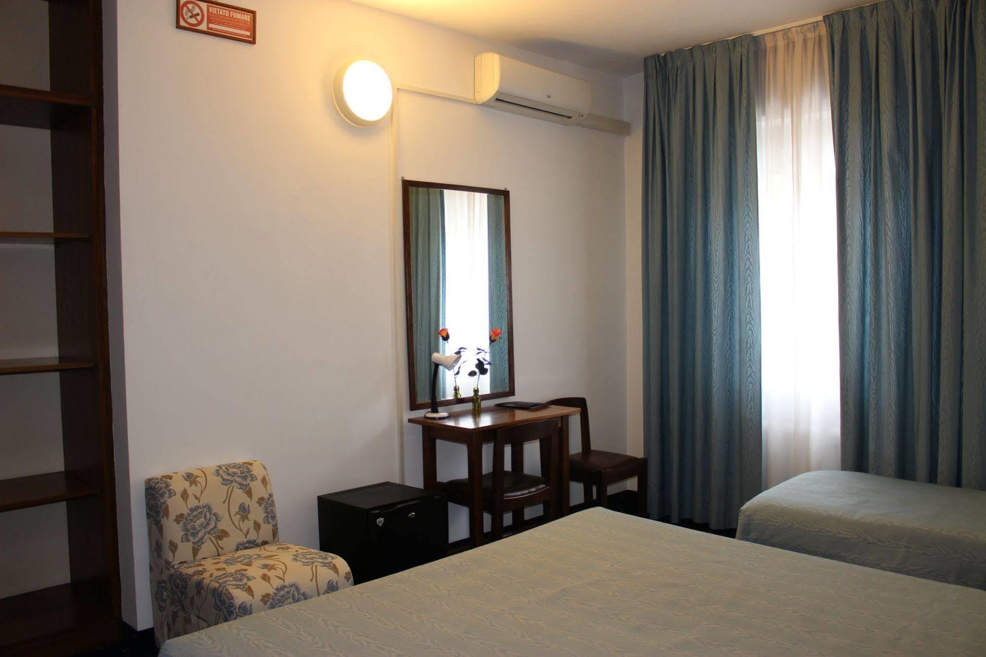Hotel Pinolo Gubbio Eksteriør bilde