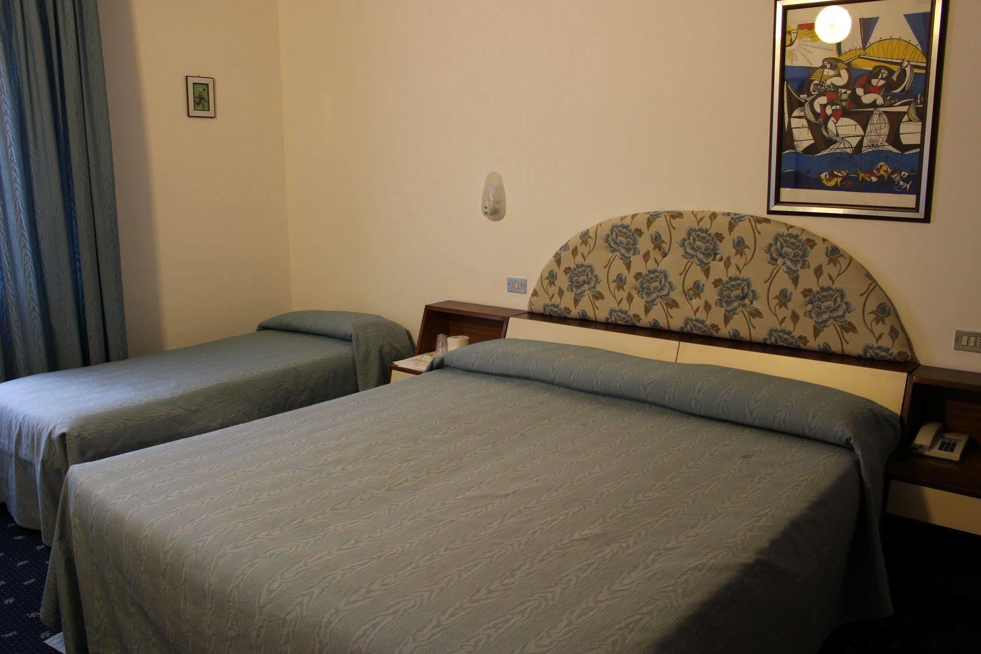 Hotel Pinolo Gubbio Eksteriør bilde