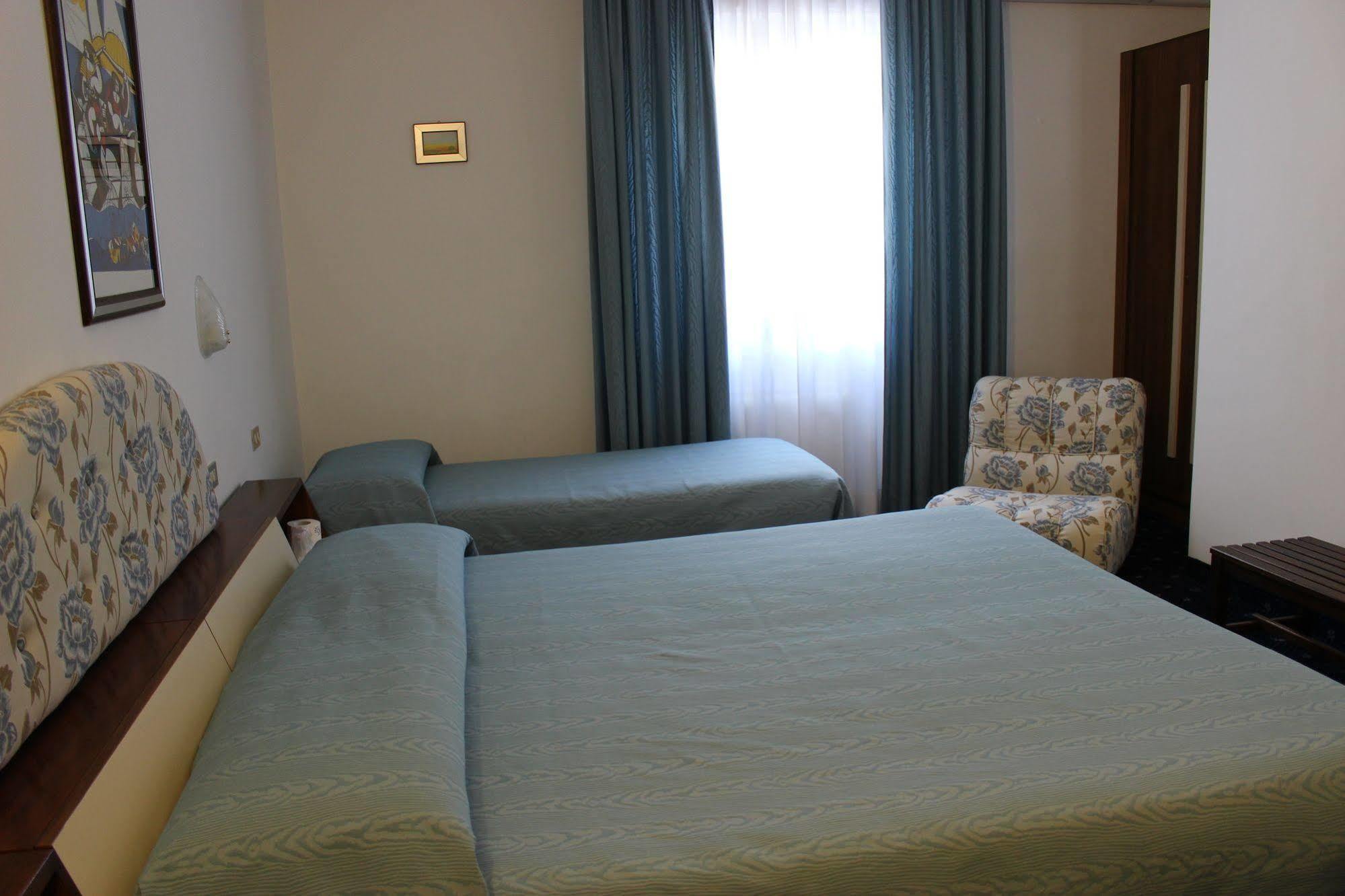 Hotel Pinolo Gubbio Eksteriør bilde