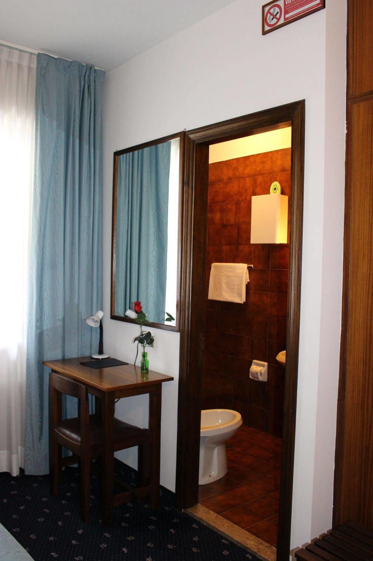Hotel Pinolo Gubbio Eksteriør bilde