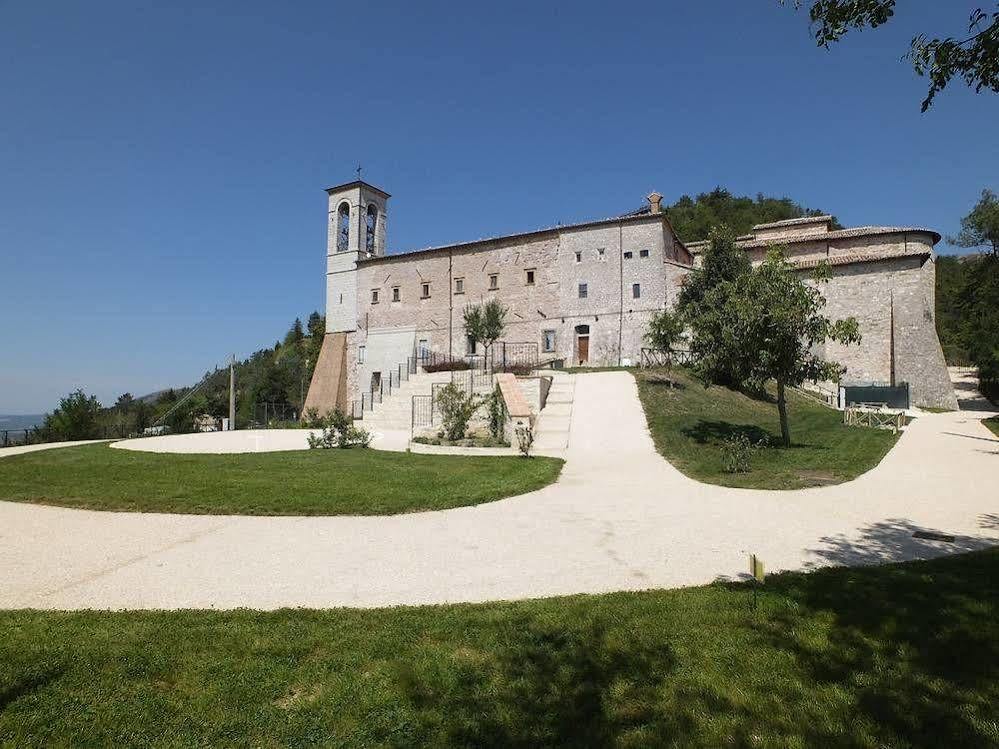 Hotel Pinolo Gubbio Eksteriør bilde